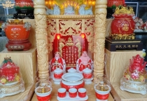 Bàn thờ thần tài - thổ địa bố trí như thế nào để hút tài lộc, thịnh vượng?