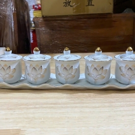 Bộ án nước 5 ly có nắp sứ trắng bạch ngọc 5 ly có nắp cao 8cm ngang 30cm 