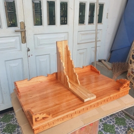 Bàn thờ treo tường gỗ xoan đào ngang 100cm trơn vàng nhạt ( kèm cặp Eke gỗ )