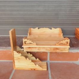 Bàn thờ treo tường gỗ xoan đào ngang 50cm trơn vàng nhạt