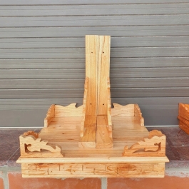 Bàn thờ treo tường gỗ xoan đào ngang 50cm trơn vàng nhạt