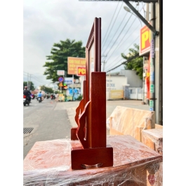 Khung ảnh thờ gia tiên gỗ tràm bông vàng để ảnh 18 x 24cm- màu đỏ, CÓ CHÂN