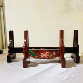 Giá để khung ảnh, khung tăng giảm hình thờ gỗ tràm bông vàng sơn PU chống mối mọt và cẩn hoa sen - cỡ ngang 35cm