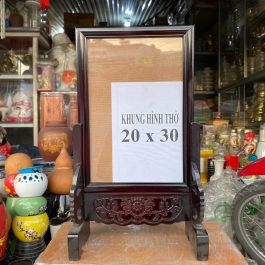Khung ảnh thờ gia tiên gỗ xà cừ chạm khắc ép kính  kích thước ảnh 20x30, CÓ CHÂN