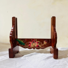 Giá để khung ảnh, khung tăng giảm hình thờ ngang 25cm gỗ tràm bông vàng sơn PU chống mối mọt và cẩn hoa