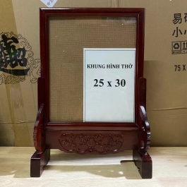 Khung ảnh thờ gia tiên 100% gỗ tràm bông vàng chạm khắc ép kính viền hoa cao cấp cao 39cm – ĐỎ ( 25 x 30 ), CÓ CHÂN