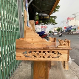 Bàn thờ treo tường gỗ xoan ngang 60cm Vàng - Kèm cặp eke gỗ