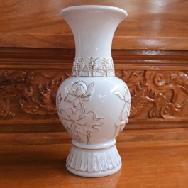 Bình bông sứ trắng bạch ngọc có hoa sen cao 25cm ngang13cm