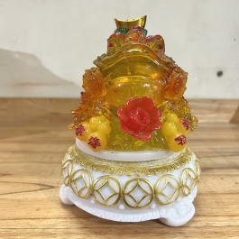 Cóc phong thủy đế đá xoay cõng củ cải cao 20cm – vàng lưu ly