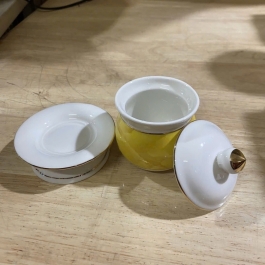 Hủ đựng muối gạo họa tiết Đá Hoa Cương - Vàng cao 10cm ngang 7.5cm