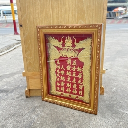 [23X30] Bài vị Thần tài Thổ địa Dát vàng Khung nhựa vàng Nền đỏ Ngang 23cm x cao 30cm - Không đèn