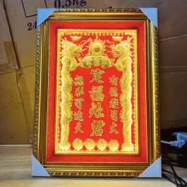 [27x37] Bài Vị Ông Táo Bằng Đồng Khung Nhựa Vàng Nền Đỏ Cao 37cm x Ngang 27cm  - có đèn