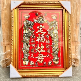 [23x28] Bài vị Ông Táo 3 hàng chữ cẩn trai khung nhựa vàng nền đỏ cao 28cm, ngang 23cm