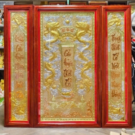 Tranh Cửu Huyền Thất Tổ Bằng Đồng Khung Gỗ Đỏ cao 1m27 – Có đèn, Màu Vàng