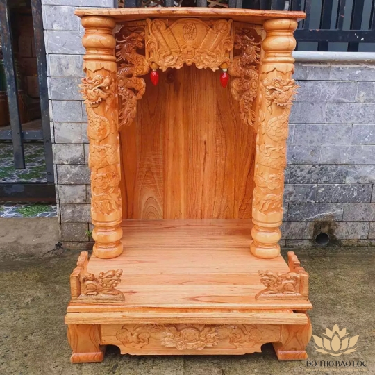 Bàn thờ Thần Tài Thổ Địa gỗ xoan đào ngang 48cm x cao 68cm quỳ trụ - màu Vàng