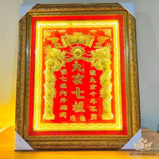 [44x54] Cửu Huyền Thất Tổ bằng đồng khung nhựa nhập khẩu ngang 44cm x cao 54cm - có đèn