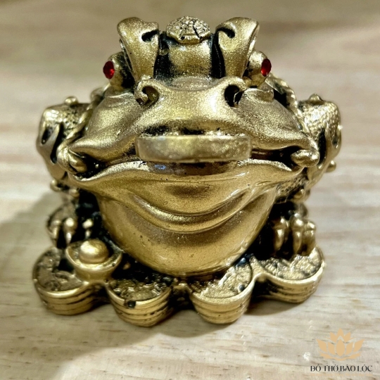 Thiềm Thừ phong thủy màu vàng bằng bột đá cao cấp cao 8cm – Cóc 3 chân