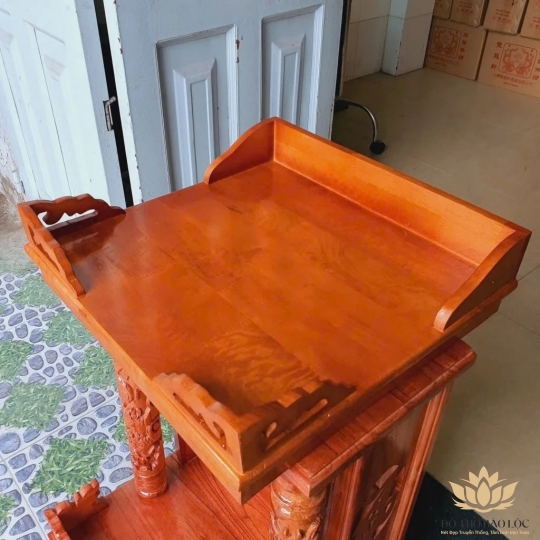 Bàn thờ treo tường gỗ tràm bông vàng ngang 68cm