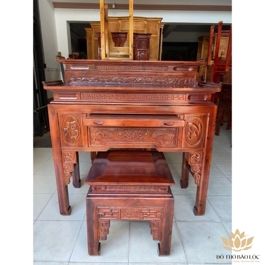 Bàn thờ gia tiên gỗ tràm bông vàng ,bàn mẹ bồng con  1m47