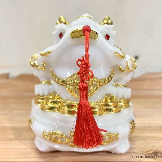 Cóc phong thủy, Thiềm Thừ để trên bàn thờ Thần Tài chiêu tài hút lộc – Trắng cỡ trung