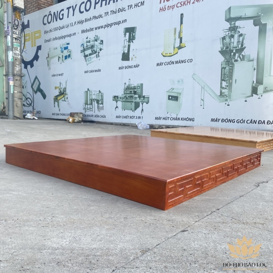 Bàn kê, bục kê, đặt bàn thần tài thổ địa bằng gỗ sồi 100% Ngang 107cm x Sâu 107cm có 3 cỡ - Màu ĐỎ