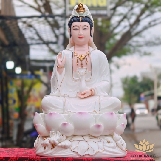 Tượng Quan Thế Âm Bồ Tát bằng sứ Đức Hóa sen hồng cao cấp 2 cỡ (30cm và 40cm)