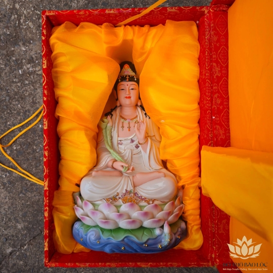 Tượng Đại Thế Chí Bồ Tát bằng sứ Đức Hóa 14inch