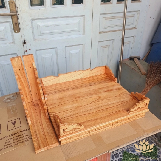 Bàn thờ treo tường gỗ xoan đào ngang 60cm trơn vàng nhạt