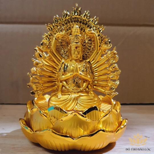 Tượng Phật Quan Thế Âm để xe ô tô màu vàng nhiều kiểu dáng - Kiểu 3