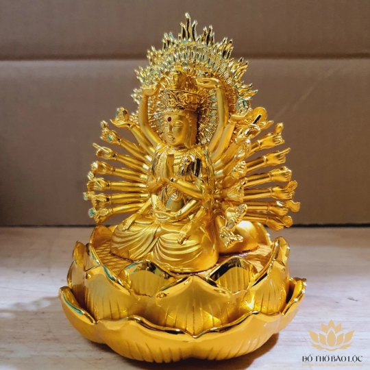 Tượng Phật Quan Thế Âm để xe ô tô màu vàng nhiều kiểu dáng - Kiểu 3