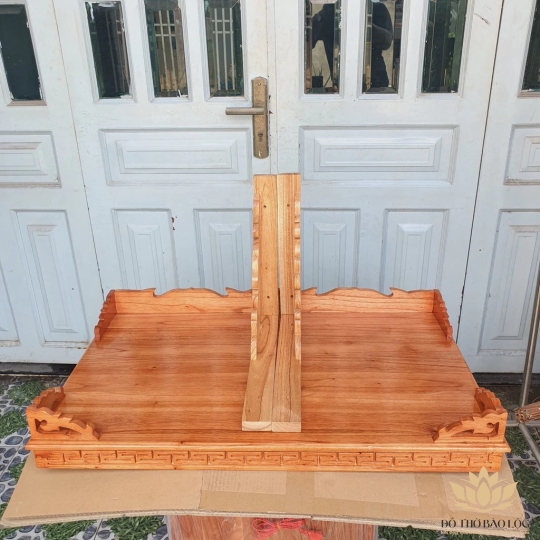 Bàn thờ treo tường gỗ xoan đào ngang 100cm trơn vàng nhạt ( kèm cặp Eke gỗ )