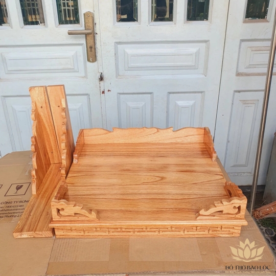 Bàn thờ treo tường gỗ xoan đào ngang 60cm trơn vàng nhạt