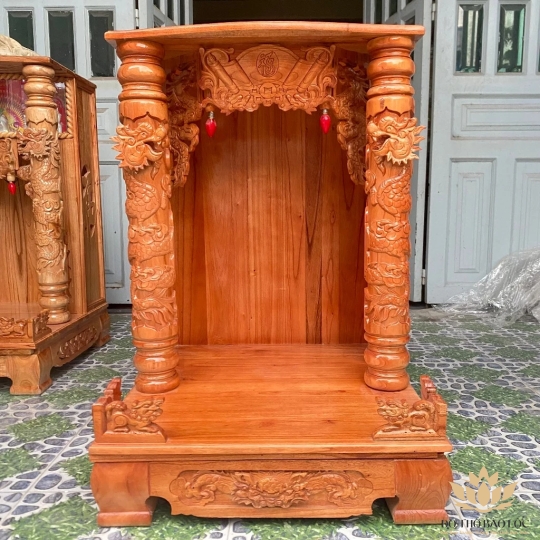 Bàn thờ thần tài ông địa gỗ xoan đào ngang 60cm x cao 87cm quỳ trụ - Đỏ