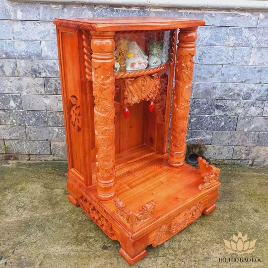 Bàn thờ thần tài ông địa gỗ xoan đào ngang 48cm x cao 80cm quỳ trụ hộp điện tử -Đỏ