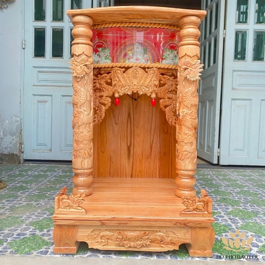 Bàn thờ thần tài ông địa gỗ xoan đào ngang 60cm x cao 97cm quỳ trụ hộp đèn cột 10cm - màu vàng nhạt