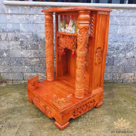 Bàn thờ thần tài thổ địa gỗ xoan đào quỳ trụ hộp điện tử ngang 48cm x cao 81cm - màu Đỏ