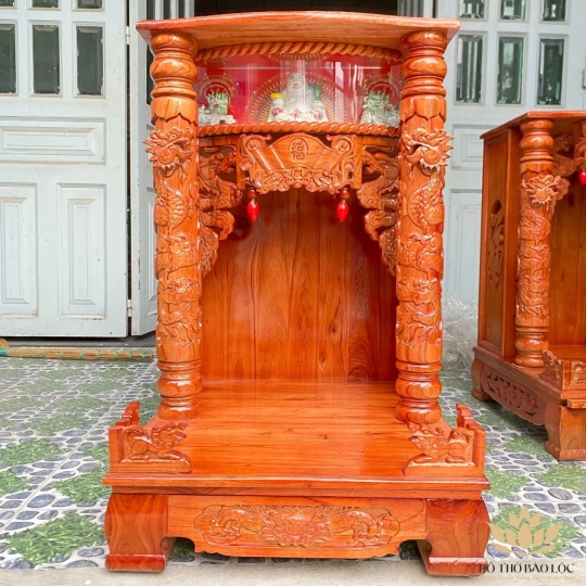 Bàn thờ thần tài thổ địa gỗ xoan đào quỳ trụ hộp điện tử ngang 60cm x cao 98cm - màu Đỏ