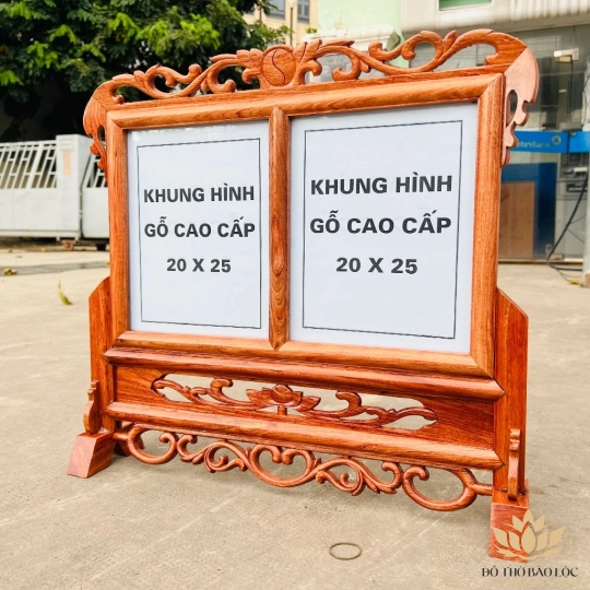 Khung ảnh đôi thờ gia tiên 20cmx30cm gỗ hương chạm khắc ép kính viền hoa cao cấp