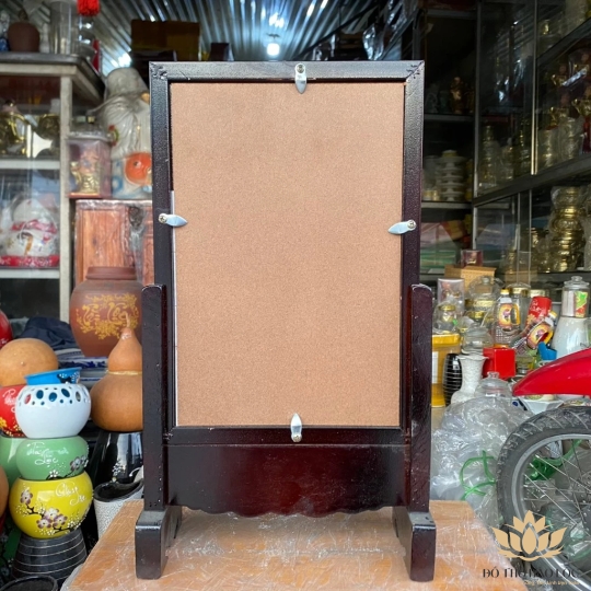 Khung ảnh thờ gia tiên gỗ xà cừ chạm khắc ép kính  kích thước ảnh 20x30, CÓ CHÂN