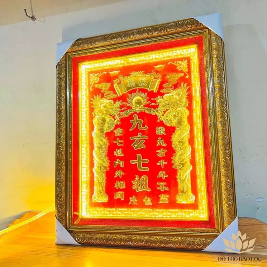 [27x37] Bài Vị Ông Táo Bằng Đồng Khung Nhựa Vàng Nền Đỏ Cao 37cm x Ngang 27cm - không đèn