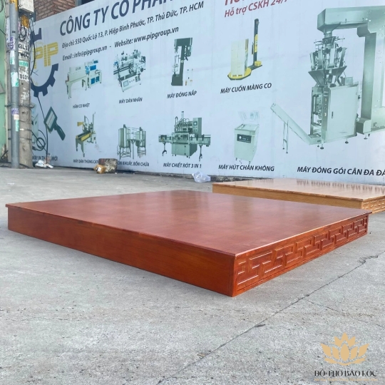 Bàn kê, bục kê, đặt bàn thần tài thổ địa bằng gỗ sồi 100% - 2 màu (đỏ, vàng) - Ngang 107cm x Sâu 107cm