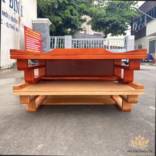 Bàn thờ treo tường gỗ sồi màu đỏ ( 48cmx40cm )