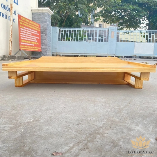 Bàn thờ treo tường gỗ sồi màu vàng (68cmx48cm)