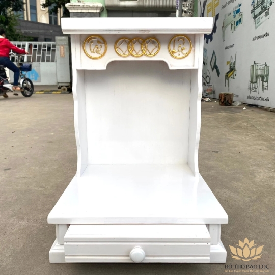 Bàn thờ thần tài ông địa gỗ Sồi sơn trắng thếp vàng chữ Tài Lộc ngang 48cm x cao 68cm 