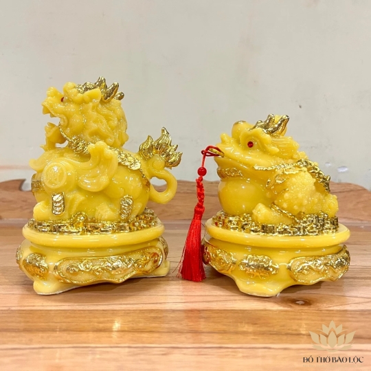 Com bo Tượng Tỳ Hưu phong thủy và tượng thiềm thừ phong thủy để bàn thờ thần tài – Màu vàng cỡ lớn