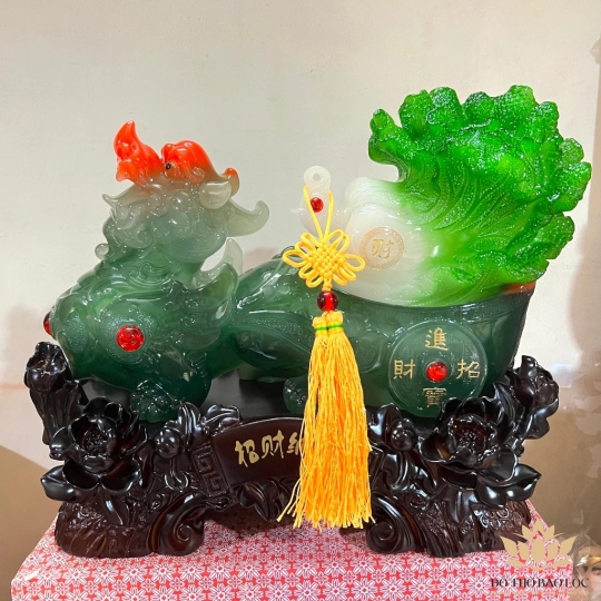 Tượng Tỳ Hưu kéo Bắp cải phong thủy cao 30cm ngang 37cm- Xanh