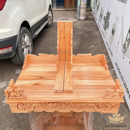 Bàn thờ treo tường gỗ xoan ngang 60cm Vàng - Kèm cặp eke gỗ