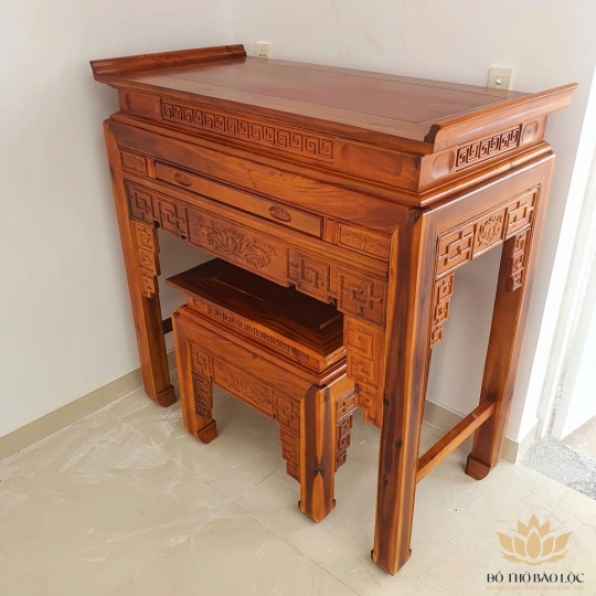 Bàn thờ gia tiên gỗ tràm bông vàng 1 tầng ,bàn mẹ bồng con ngang 1m27