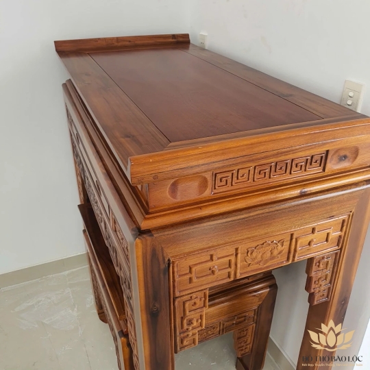 Bàn thờ gia tiên gỗ tràm bông vàng 1 tầng ,bàn mẹ bồng con ngang 1m47
