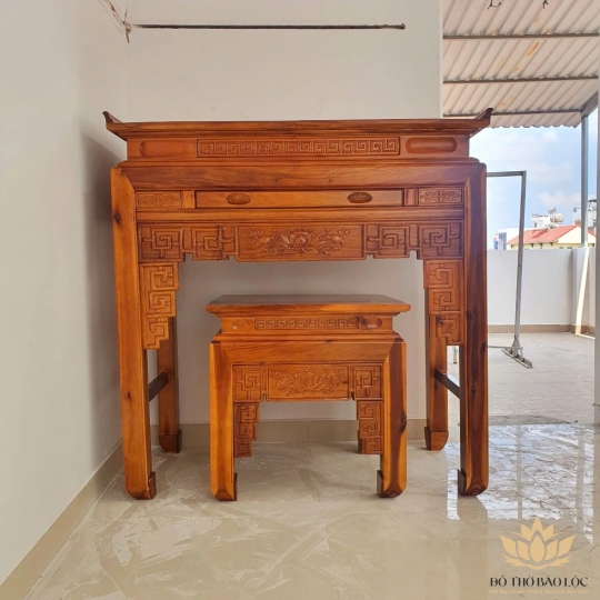 Bàn thờ gia tiên gỗ tràm bông vàng 1 tầng ,bàn mẹ bồng con ngang 1m53